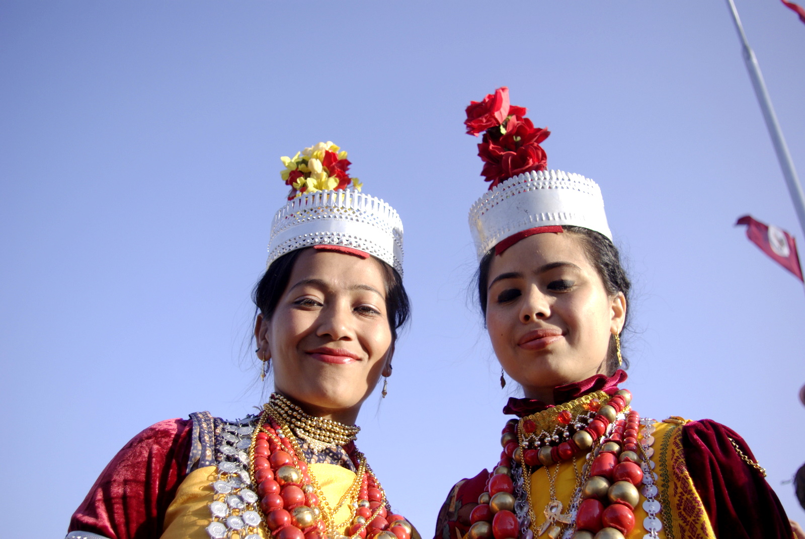 khasi girls who wear their traditional dress